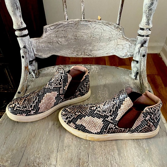 Snake skin printed flat booties. - Picture 1 of 1